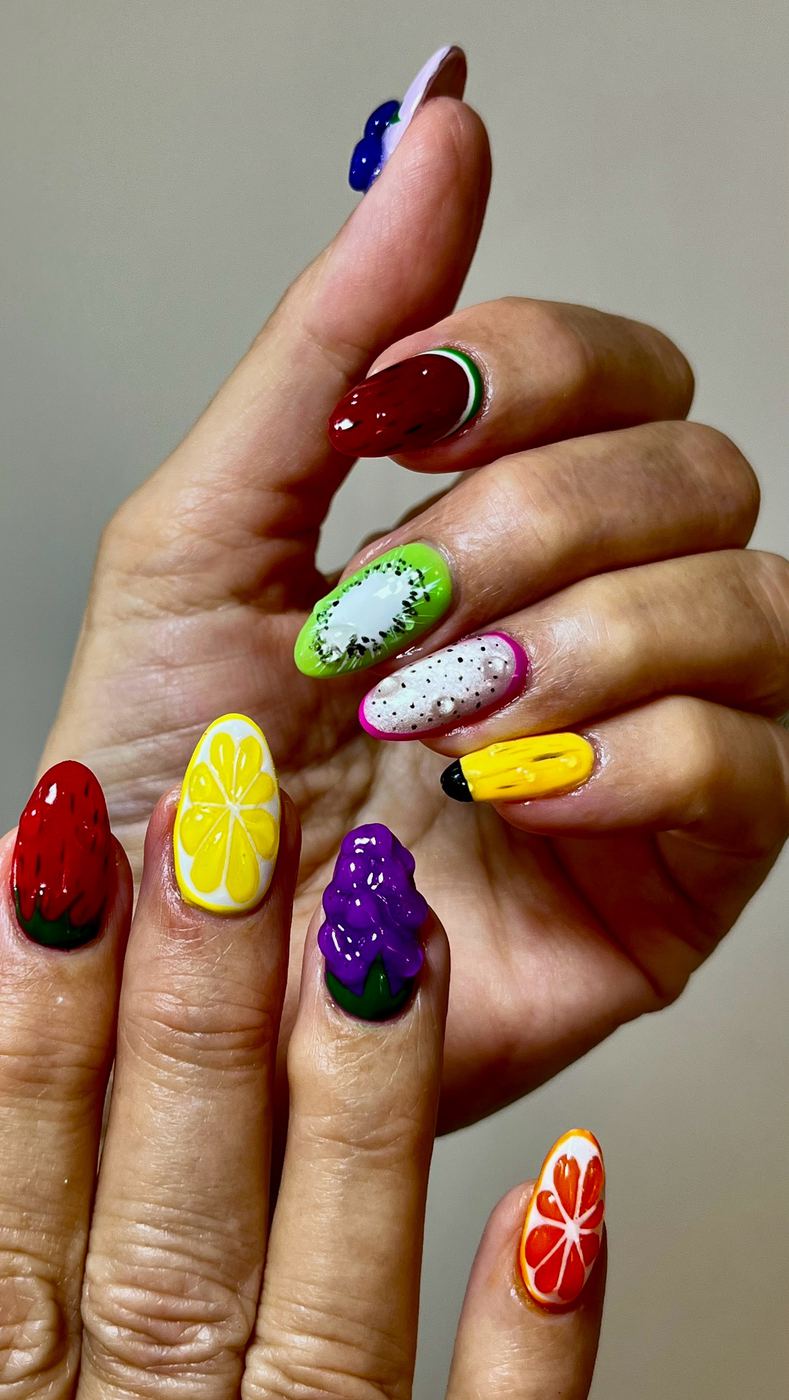 Nail art fruits en relief : fraise, citron, kiwi, raisin